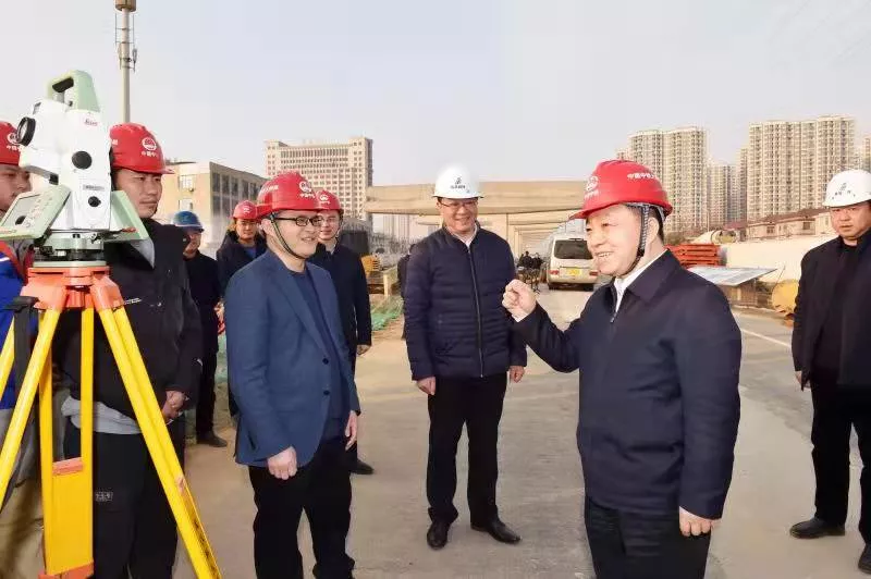 江西省委副書記、代省長葉建春看望慰問九洲高架東延項(xiàng)目一線職工