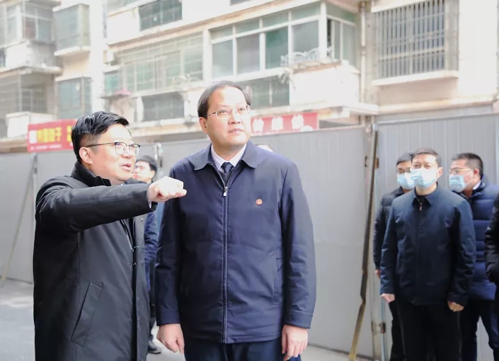 南昌縣委書記、小藍(lán)經(jīng)開區(qū)管委會主任陳翔走訪慰問南外環(huán)高速項(xiàng)目
